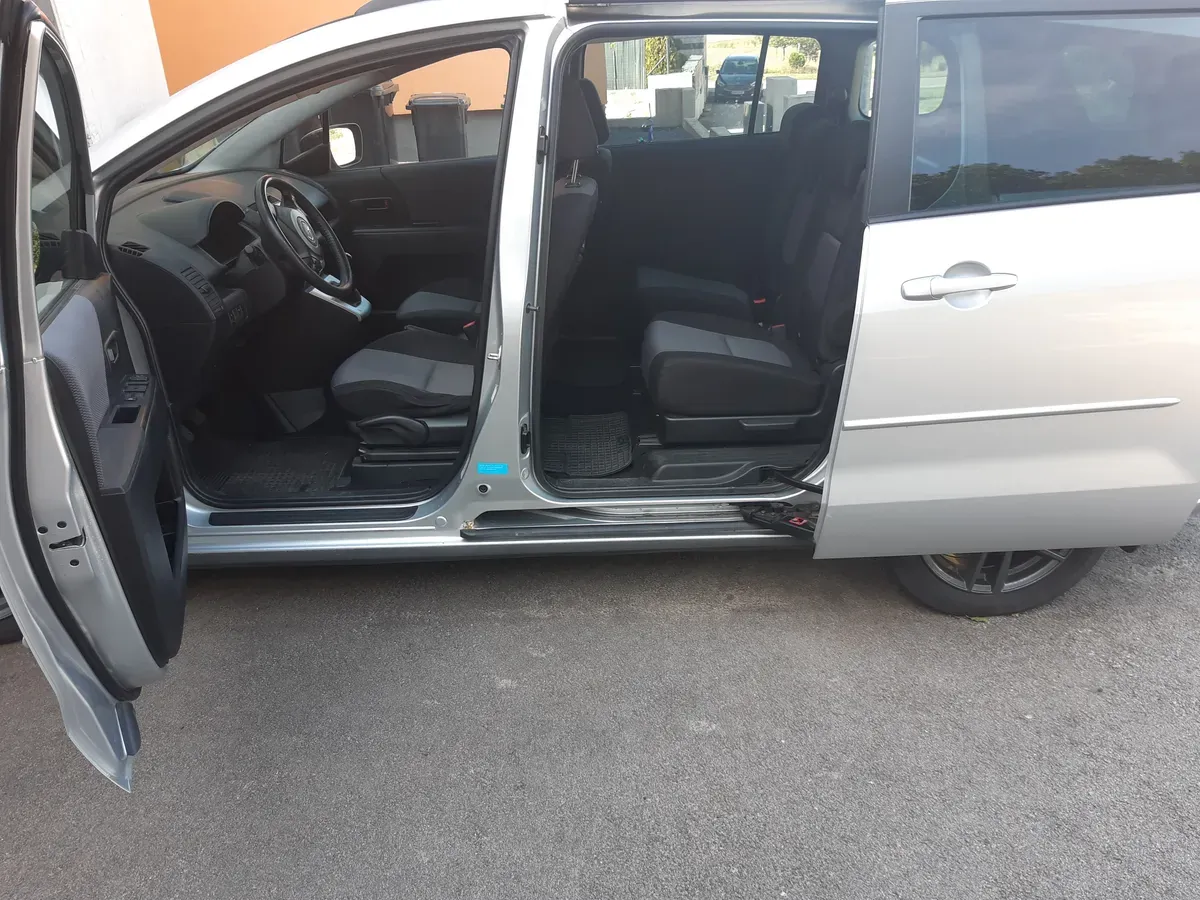 Mazda Mazda5 2008 photo 3