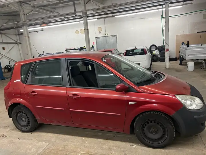 Renault Scénic 2011 photo 2