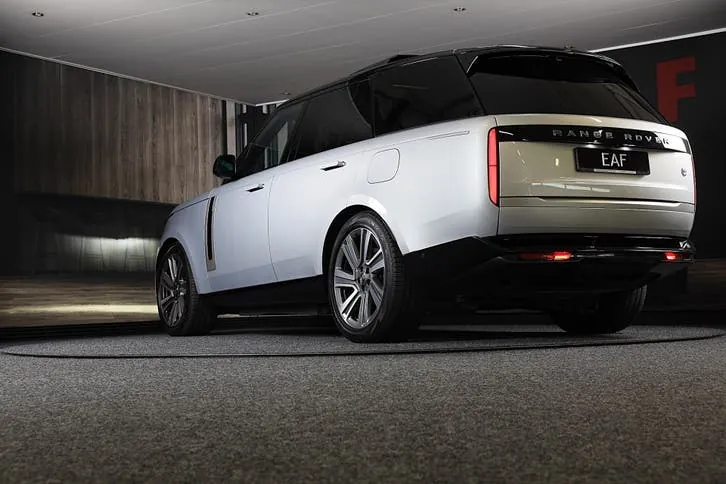 Land Rover Range Rover 2024 photo 3