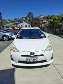Toyota Aqua 2012 photo 2