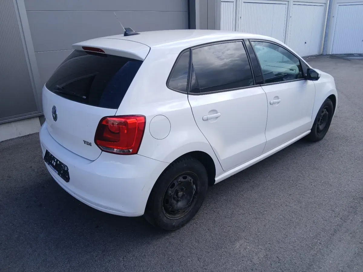 Volkswagen Polo 2011 photo 2