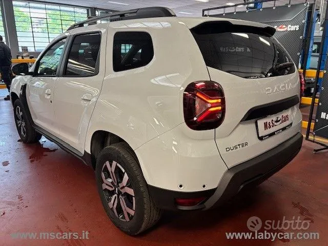 Dacia Duster 2023 photo 2