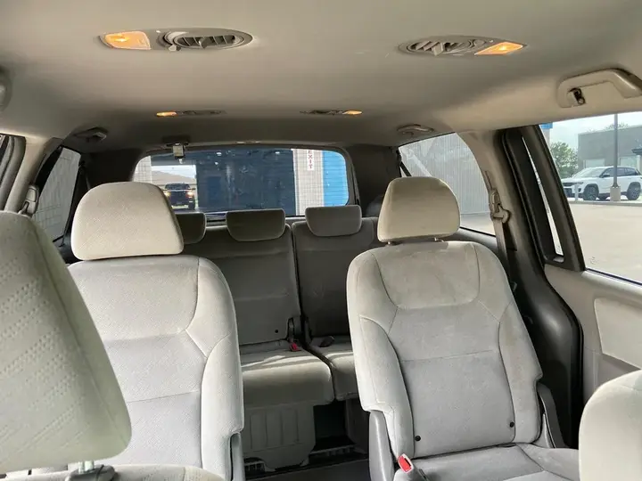 Honda Odyssey 2010 photo 2