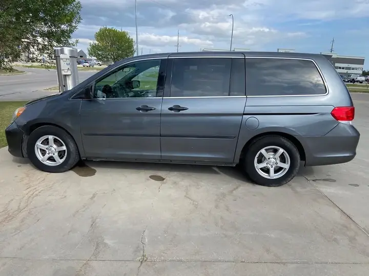 Honda Odyssey 2010 photo 3