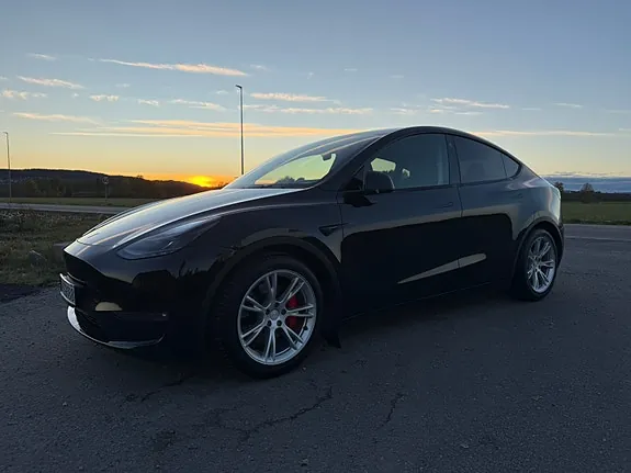 Tesla Model Y 2024 photo 2