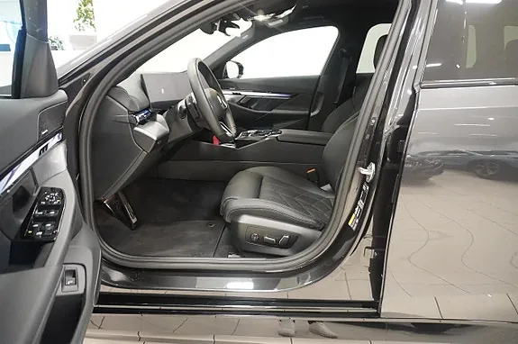 BMW 530E 2026 photo 2