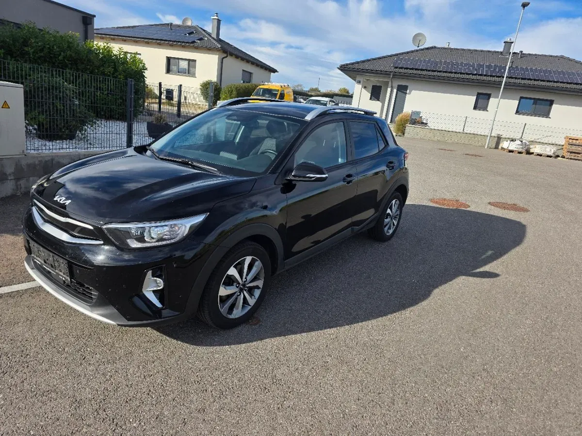 Kia Stonic 2023 photo 2