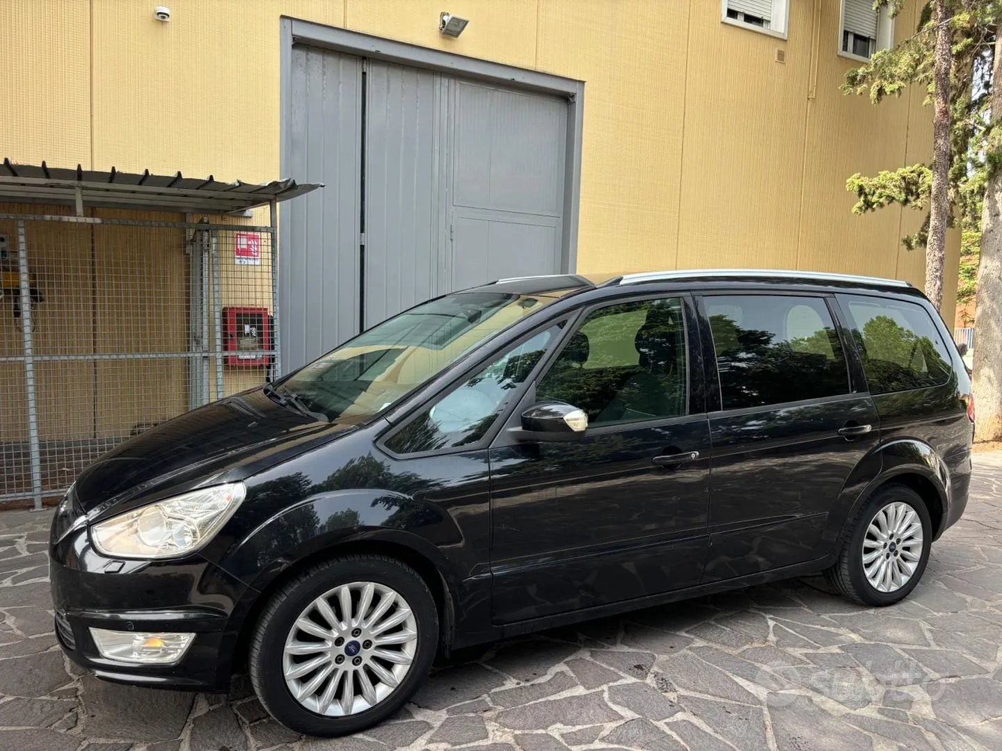 Ford Galaxy 2014 photo 4
