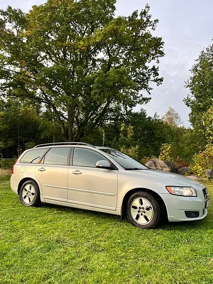 Volvo V50 2011 photo 2