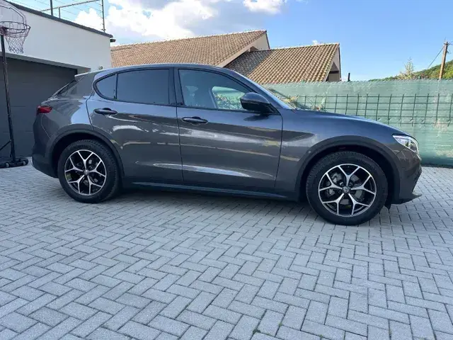 Alfa Romeo Stelvio 2021 photo 2
