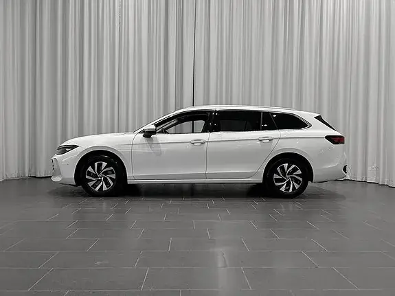 Volkswagen Passat 2025 photo 2