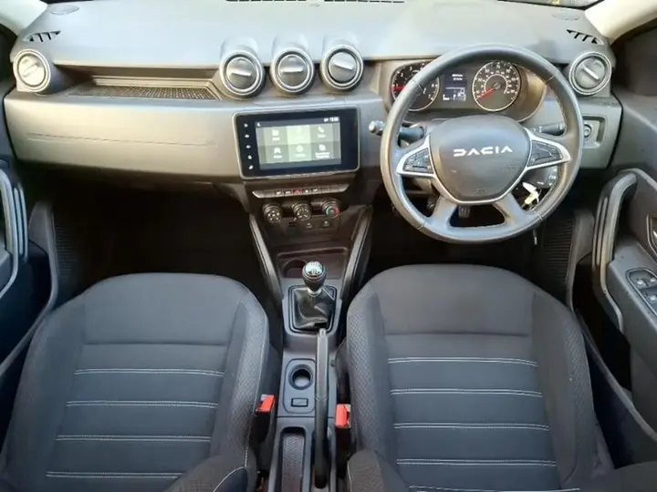 Dacia Duster 2023 photo 2