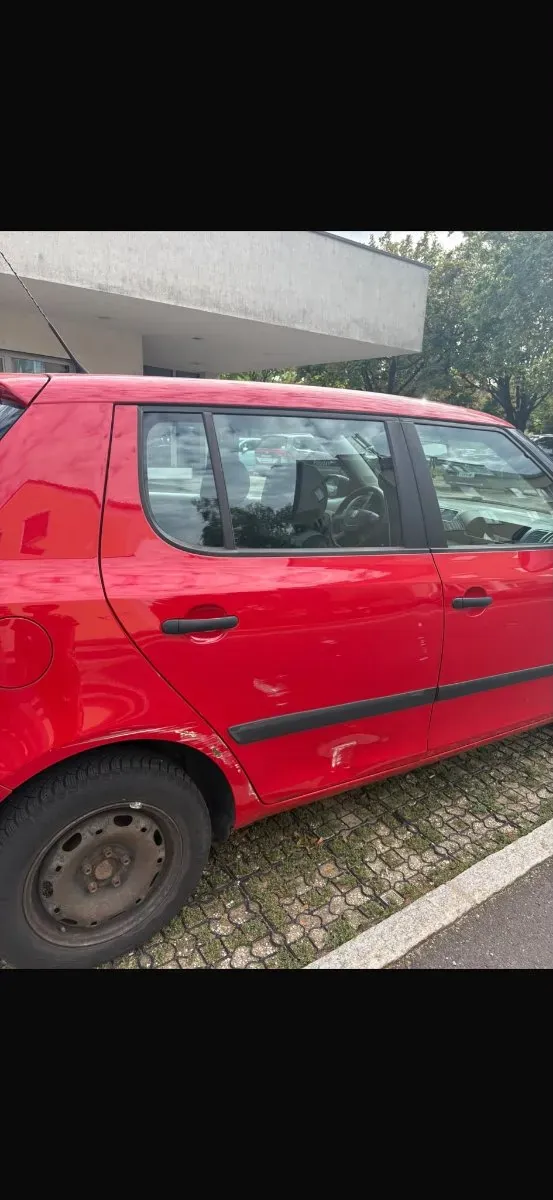 Skoda Fabia 2010 photo 3