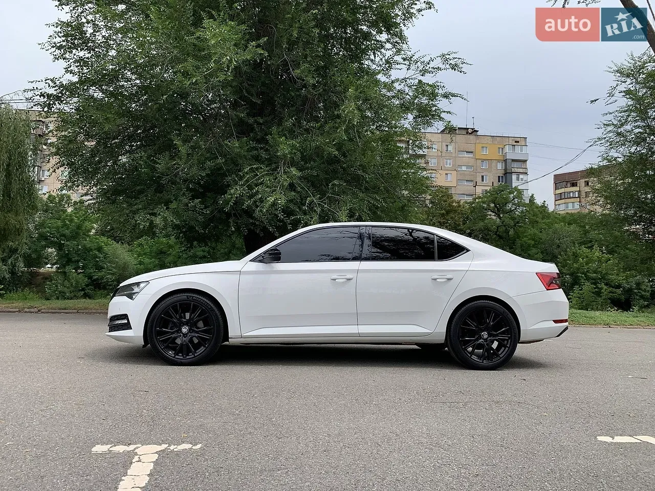 Skoda Superb 2019 photo 5