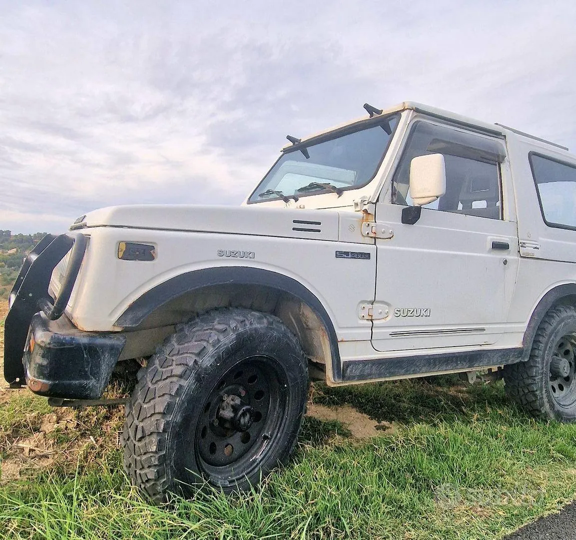 Suzuki Santana Samurai 1993 photo 2