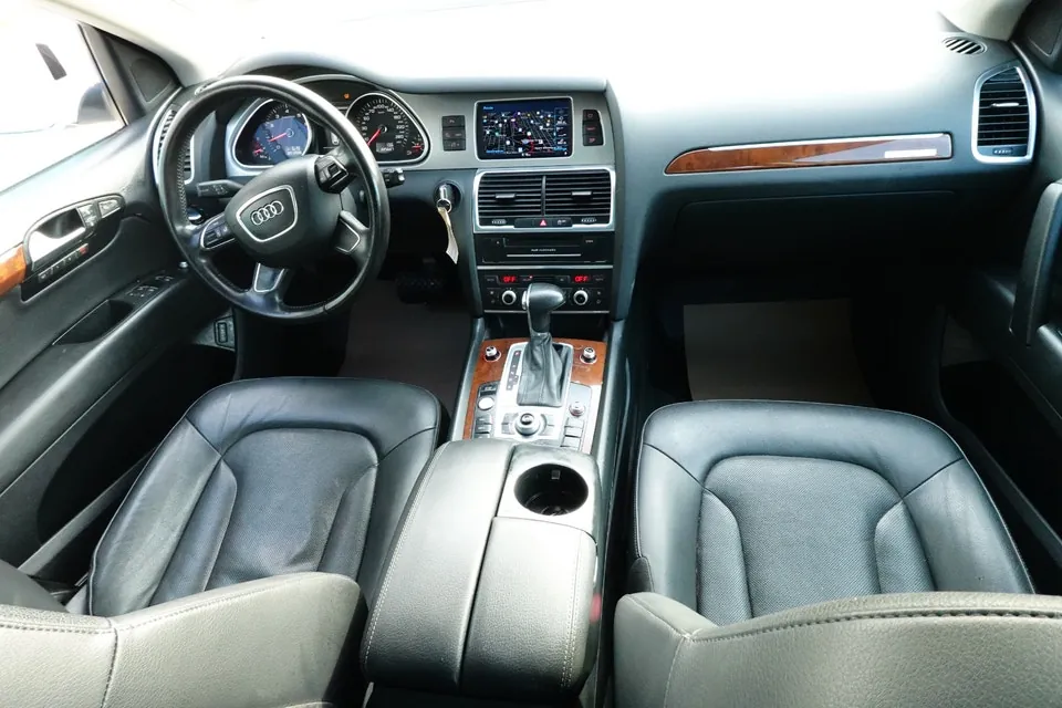 Audi Q7 2013 photo 2