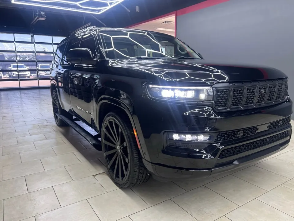 Jeep Grand Wagoneer 2023 photo 3
