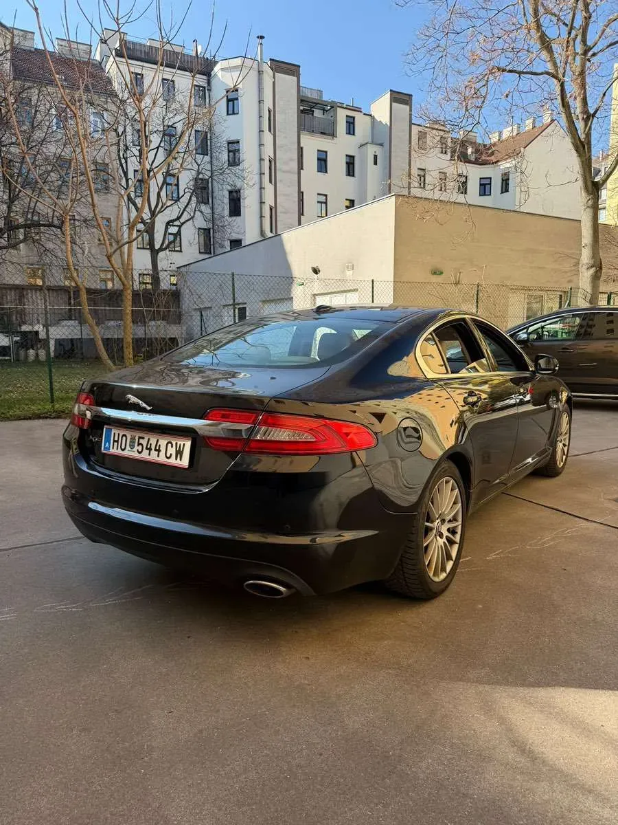 Jaguar Xf 2012 photo 3
