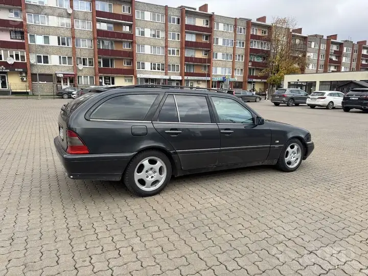 Mercedes-Benz C250