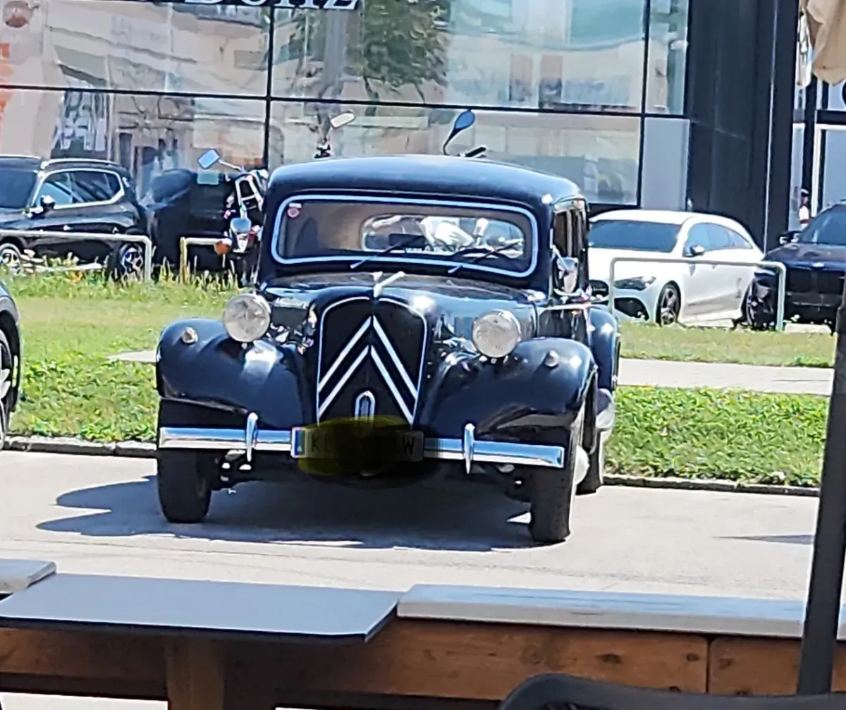 Citroen Traction Avant 1955 photo 3