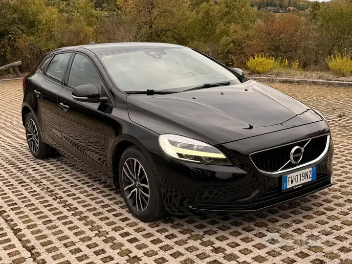 Volvo V40 2019 photo 2