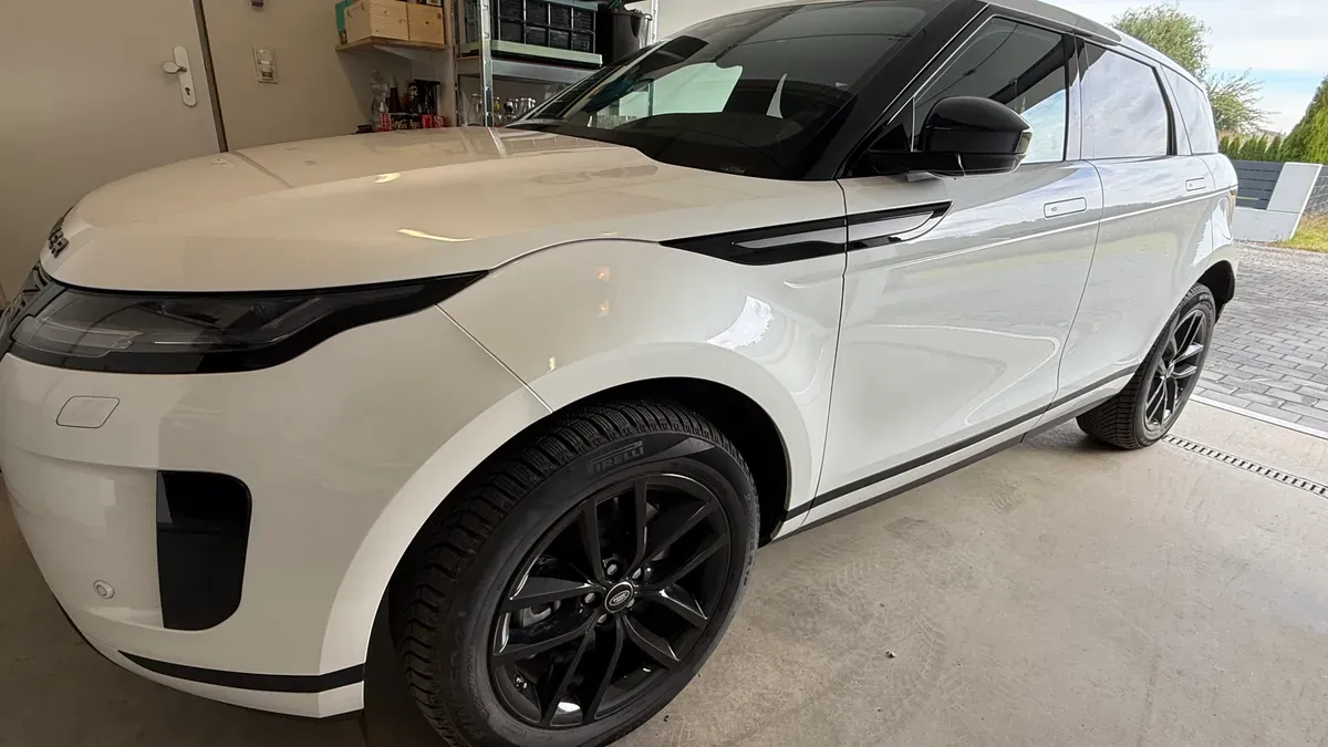 Land Rover Range Rover Evoque 2024 photo 3