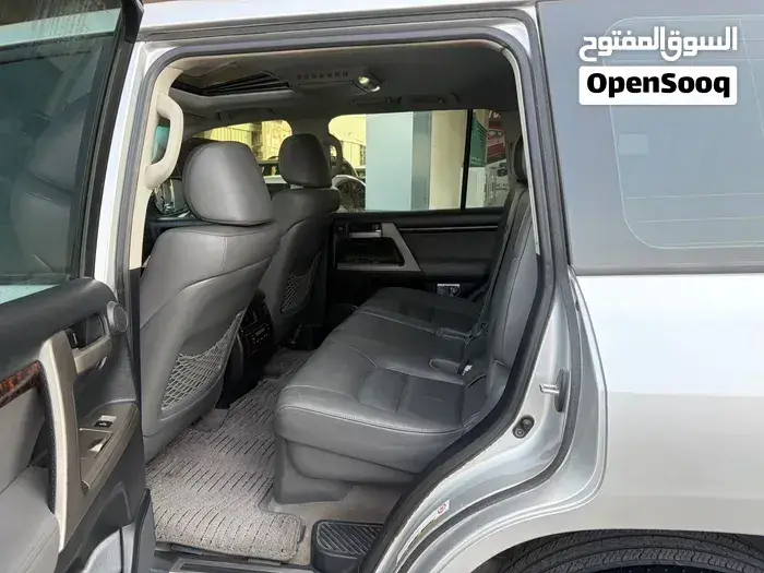 Toyota Land Cruiser 2010 photo 4
