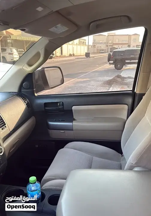 Toyota Sequoia 2012 photo 4