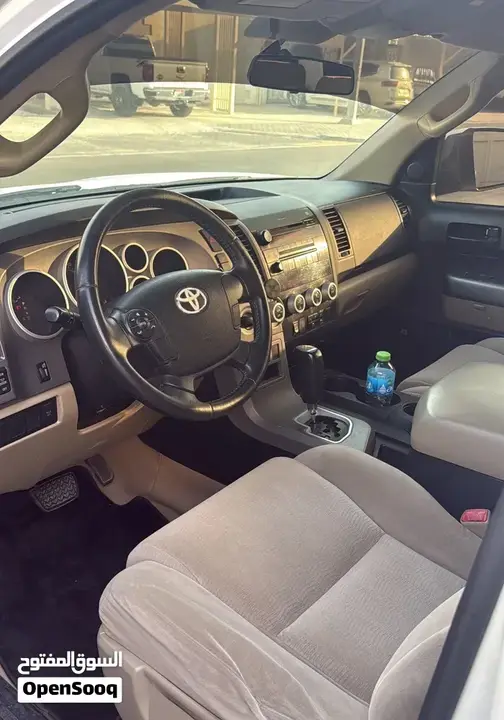 Toyota Sequoia 2012 photo 3