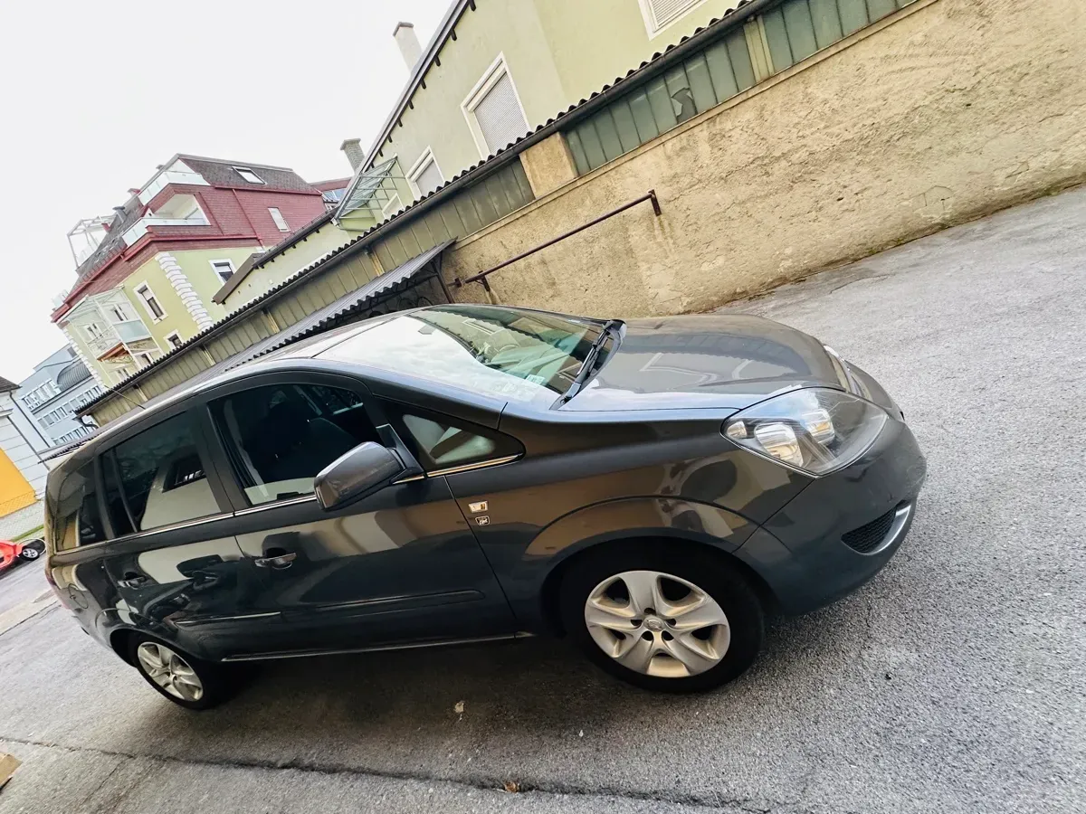 Opel Zafira 2010 photo 2