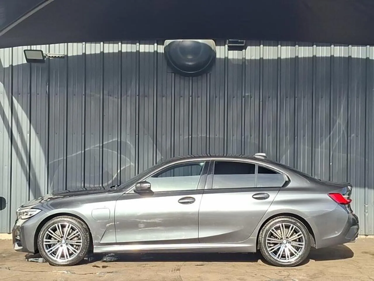 BMW 3 Series 2019 photo 4