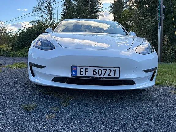 Tesla Model 3 2023 photo 4