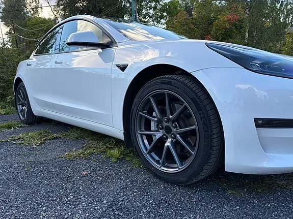 Tesla Model 3 2023 photo 3