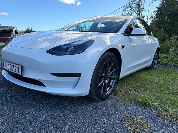 Tesla Model 3 2023 photo 5