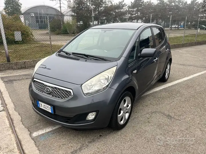 Kia Venga 2011 photo 2