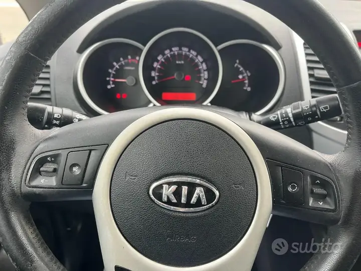 Kia Venga 2011 photo 5