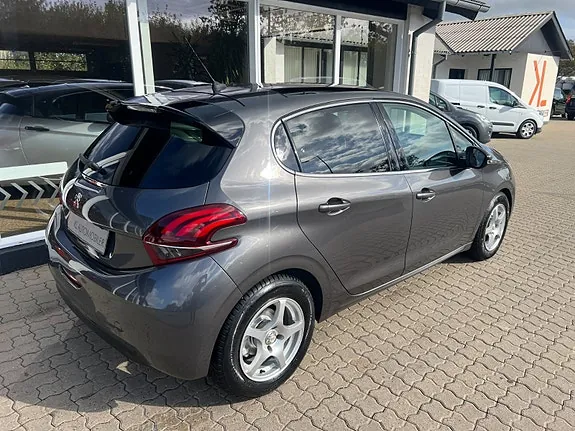 Peugeot 208 2019 photo 3