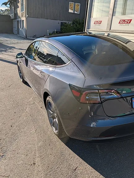Tesla Model 3 2023 photo 4