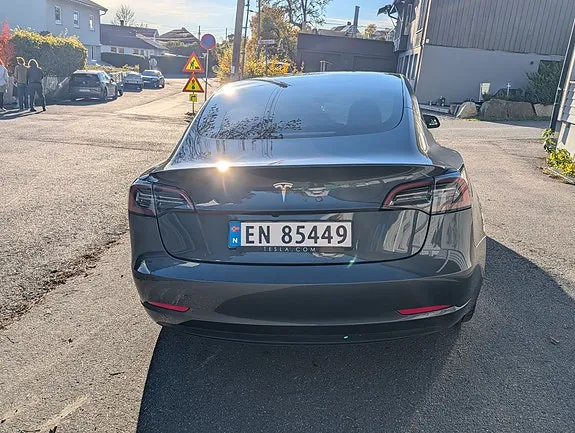 Tesla Model 3 2023 photo 5