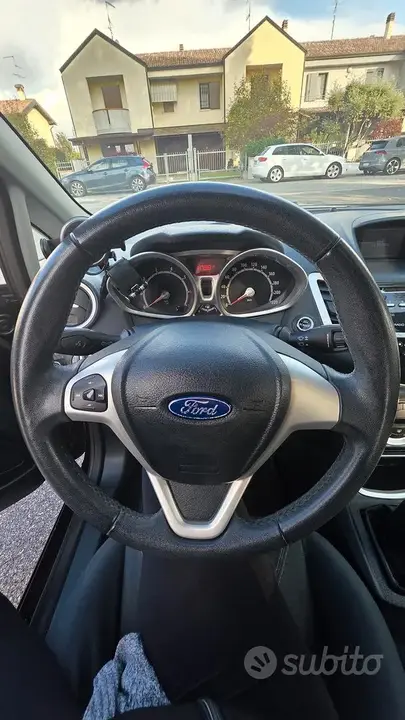 Ford Fiesta 2011 photo 5