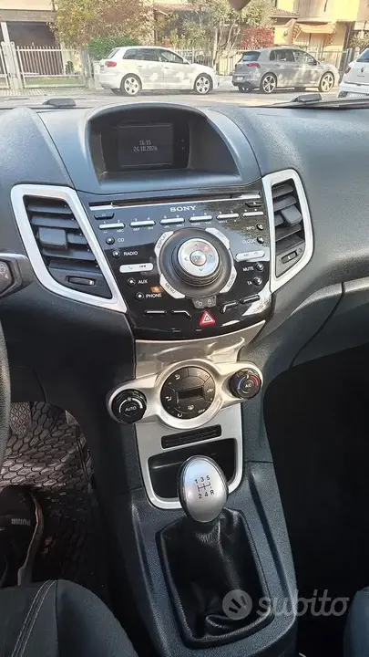 Ford Fiesta 2011 photo 4