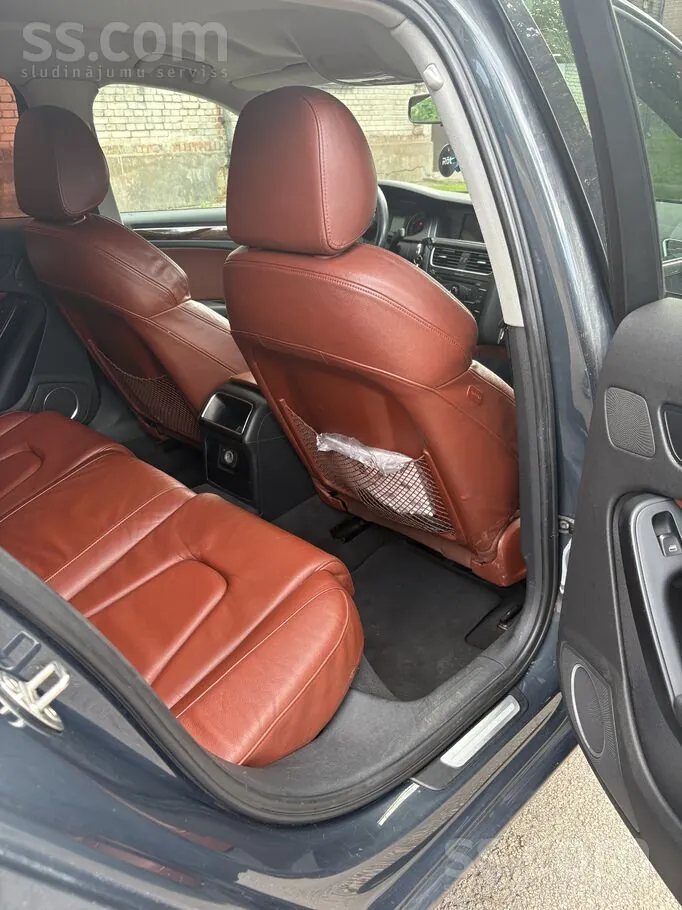 Audi A4 2009 photo 2