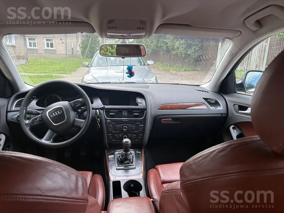 Audi A4 2009 photo 4