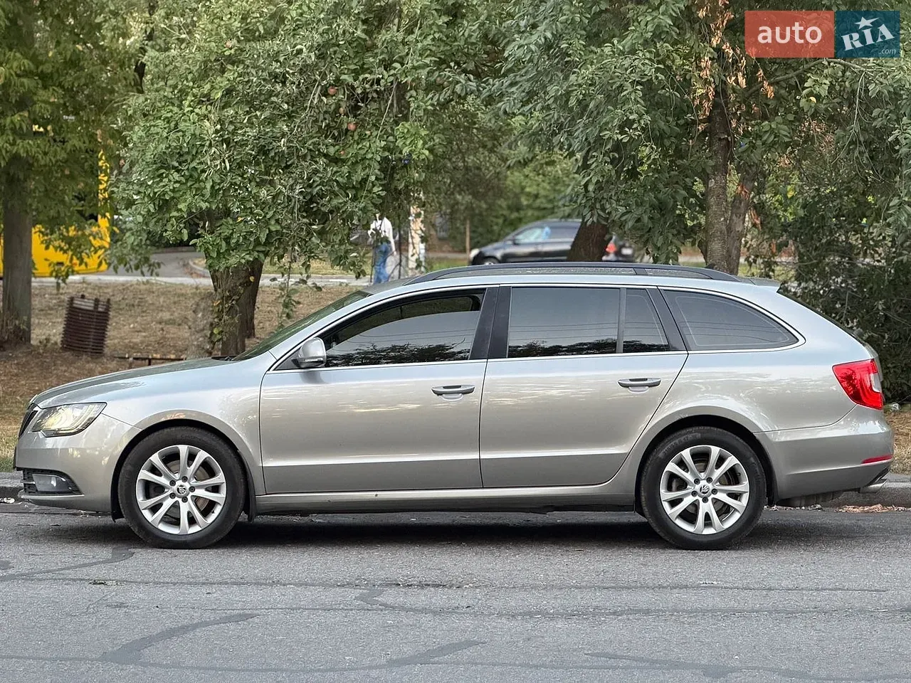 Skoda Superb 2013 photo 5