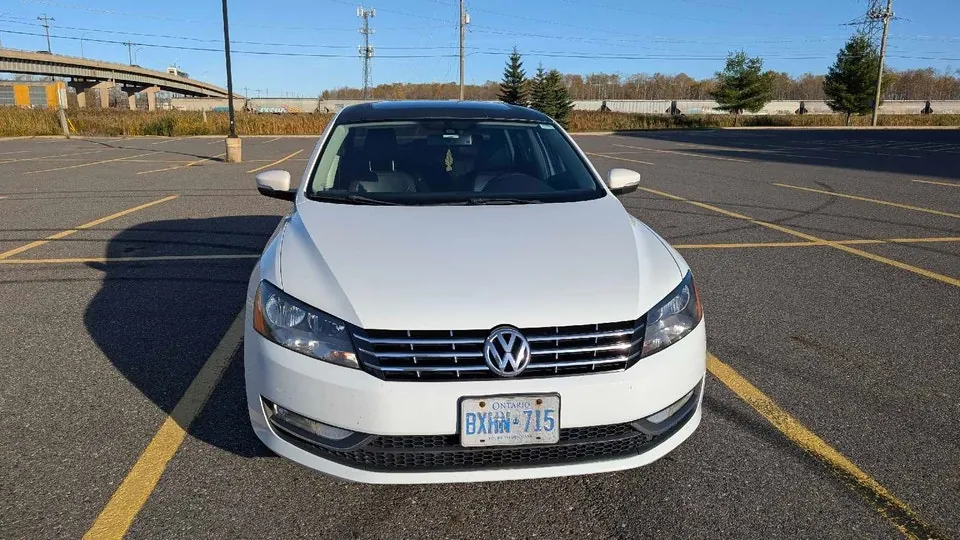 Volkswagen Passat 2012 photo 2