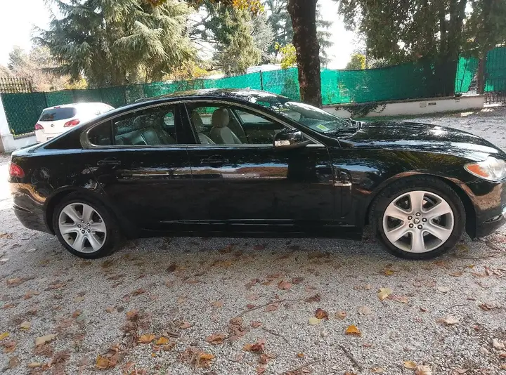 Jaguar Xf 2010 photo 4