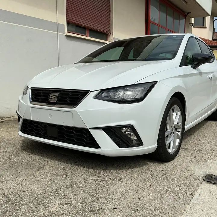 Seat Ibiza 2025 photo 2