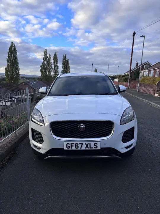 Jaguar E-Pace 2017 photo 3