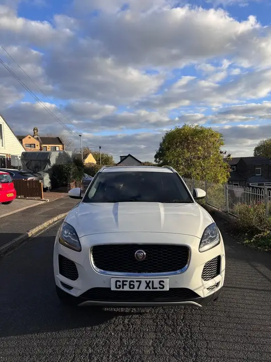 Jaguar E-Pace 2017 photo 2