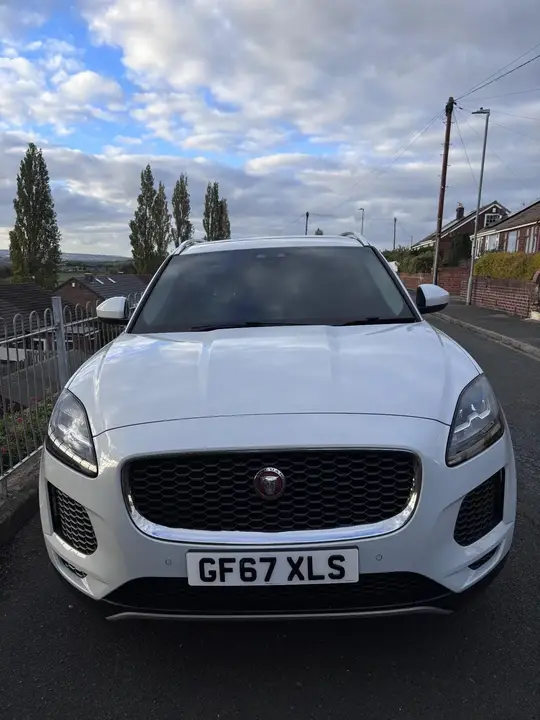 Jaguar E-Pace 2017 photo 4